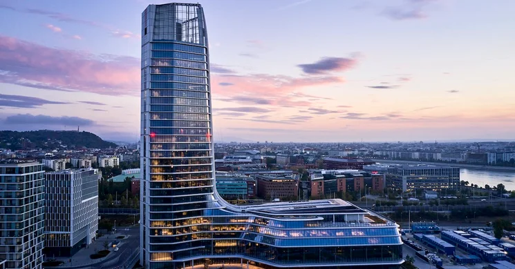 Budapesti panoráma program, nézz körbe és élvezd az egyedülálló látványt a SkyDeck kilátóteraszáról!