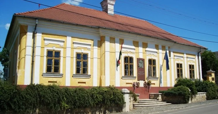 Kossuth Lajos Emlékház Monok