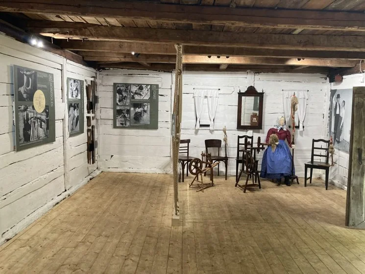 Kiállítás Nyíregyházán, állandó kiállítás a Múzeumfaluban, „Nem kerültem én bele a szöszbe.` címmel