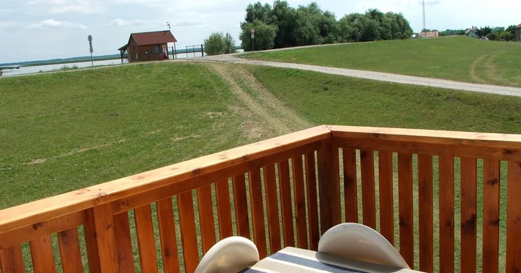 Neptun Kikötő és Kemping Újlőrincfalva