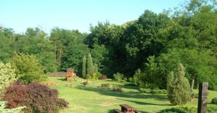 Erdőspusztai Bemutatóház és Arborétum