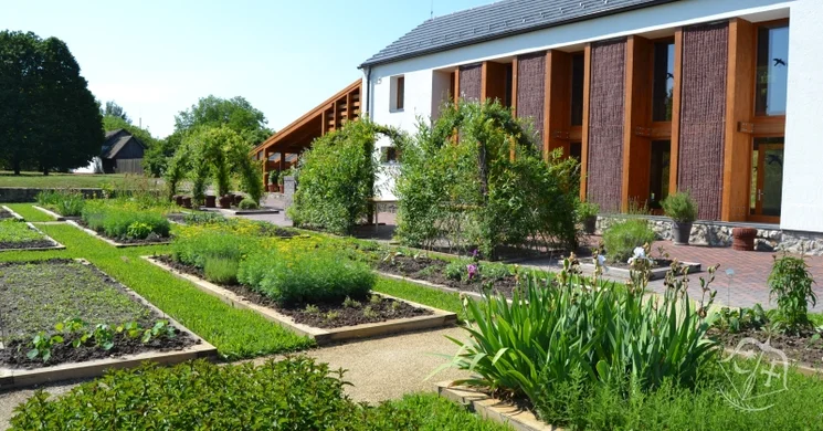 Szeri Gyógynövényház és Kert Ópusztaszer