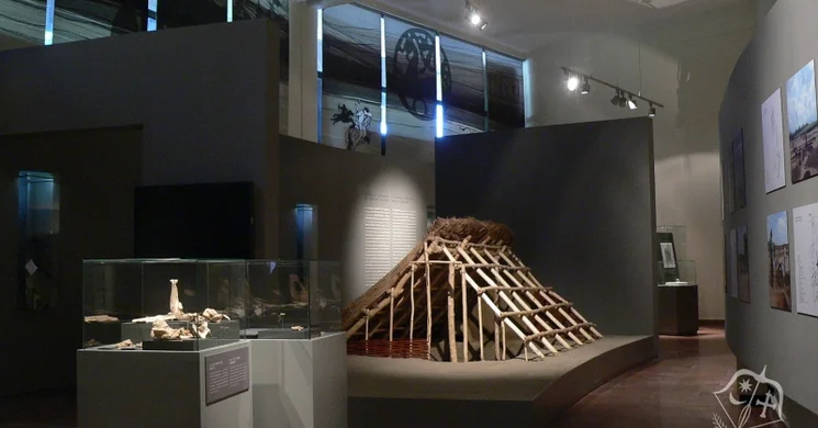 Bezdédi tarsolylemez a Honfoglalás kiállításon, az Ópusztaszeri Nemzeti Történeti Emlékparkban