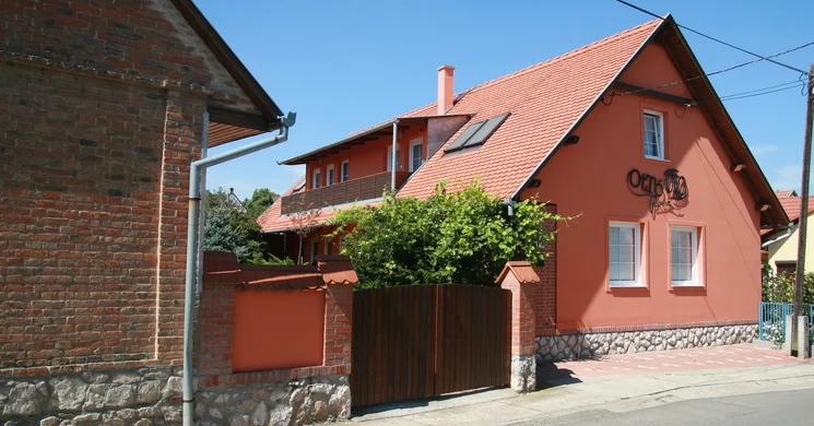 Ottó Panzió és Pince Villány