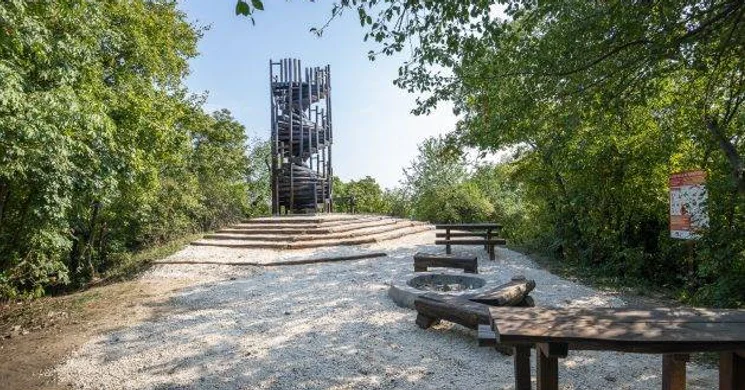 Kis-Hárs-hegyi Makovecz Imre-kilátó Budapest