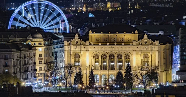 Csoportos idegenvezetés a Pesti Vigadóban 2025 / 2026