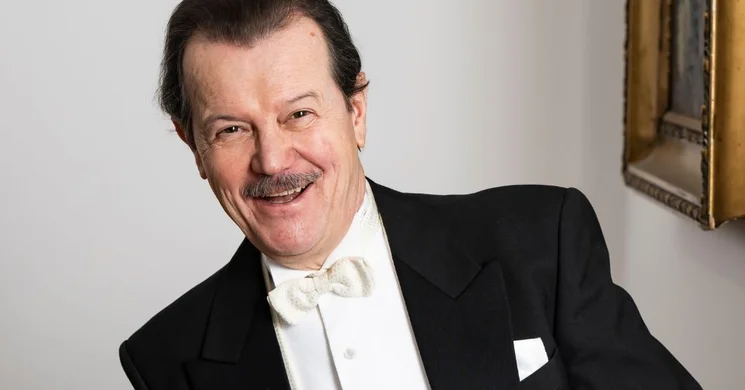 Jávor Pál hajnalai zenés játék. Az előadás főszereplői Szolnoki Tibor és Zsadon Andrea