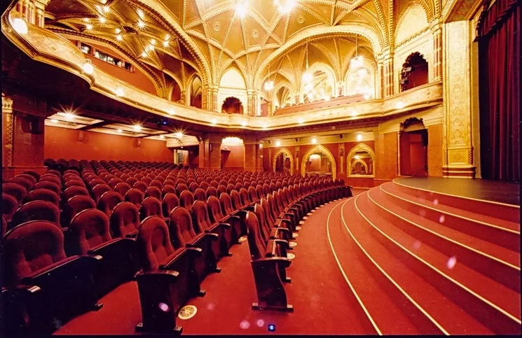 Uránia Mozi szilveszter. Online jegyvásárlás