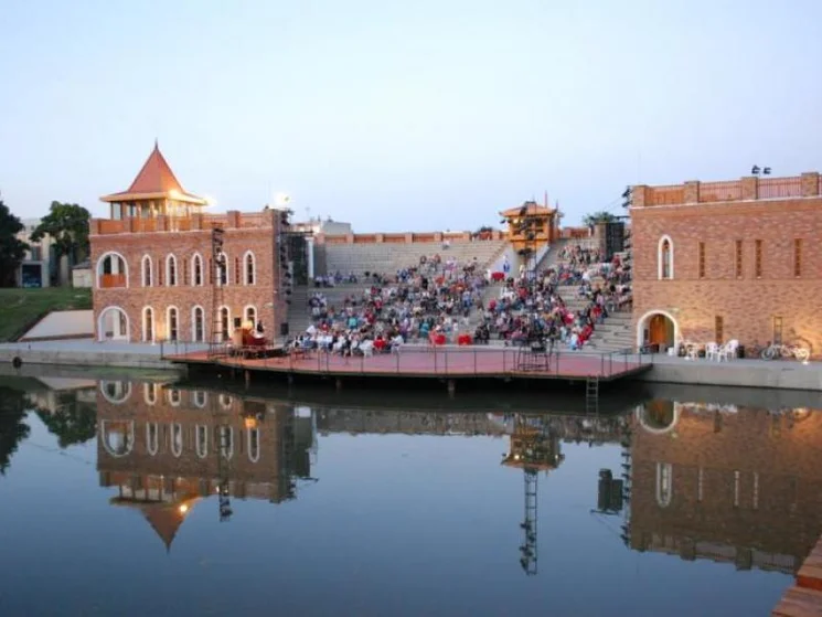 Szarvasi Vízi Színház