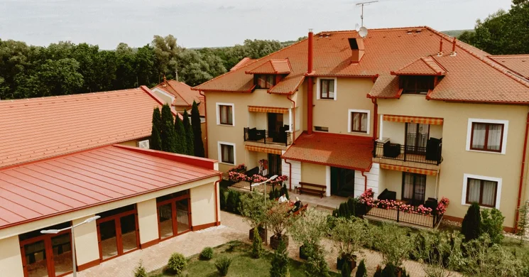 Szerencsemák Panzió Kehidakustány