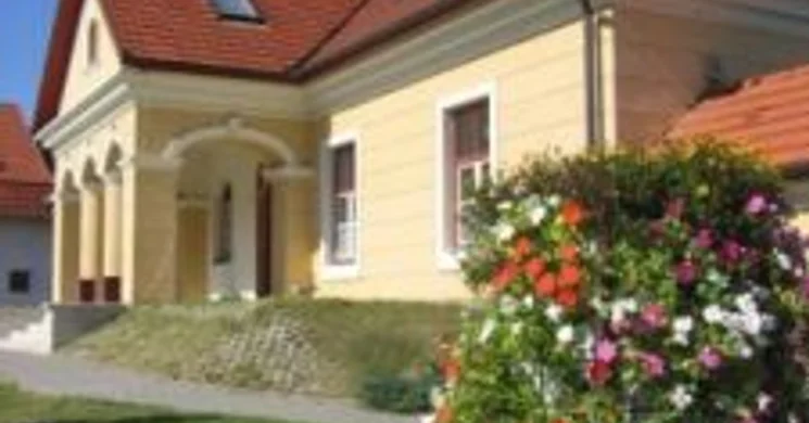 Kubinyi Kúria Tápiószentmárton