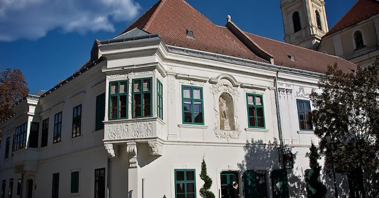 Székesfehérvári idegenvezetés programok 2026 - Városnéző séták, ökotúrák, kisvonatos kirándulások