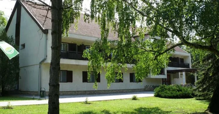 Szárnyasvadkert látogatás Soponyán, várják a vadpulykák, emuk, fácánok, tőkés récék, nyári ludak