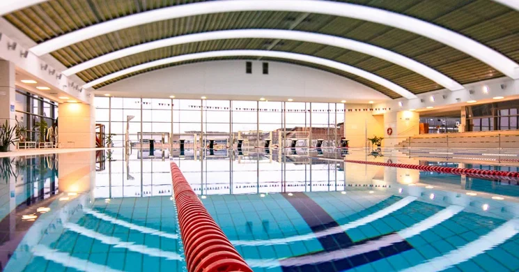 V-8 Vizes Nyolcas Uszoda és Szabadidőközpont