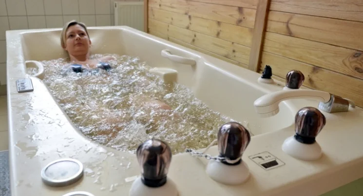 Reumás ízületi gyulladás kezelése fürdőkúrával Gyulán, szállással a Wellness Hotel Gyulában