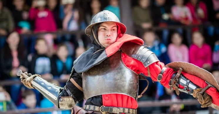 Lovagi torna Visegrádon a Salamon-toronyban és királyi lakoma a Renaissance Étteremben