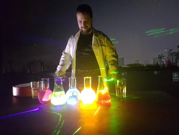 Fizikai és kémiai törvények, látvány és izgalom! Tudományos show a Csodák Palotájában