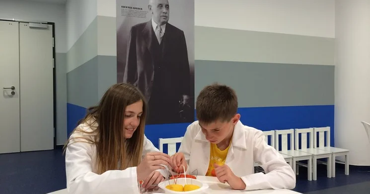 Kémia kísérletek a Csodák Palotájában. Pörgés a laborban!