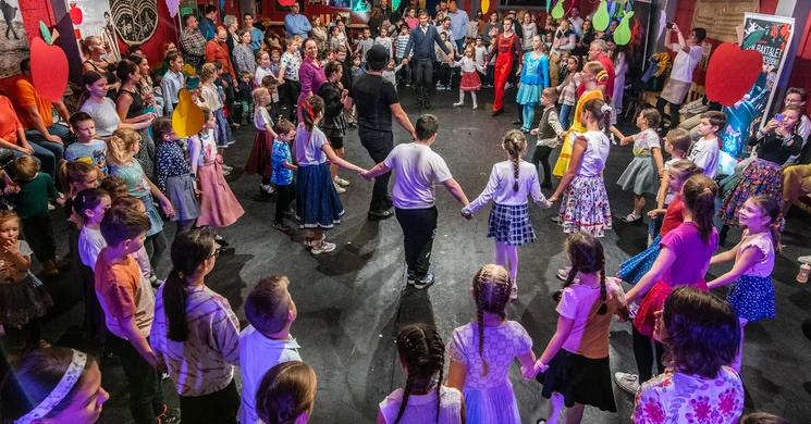 Gyermektáncház Budapest 2025. A Fitos Dezső Társulat Gyerektáncháza a Fonó Budai Zeneházban