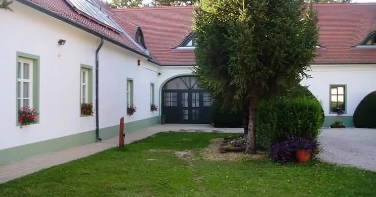 Ravazdi Erdei Iskola és Szállás