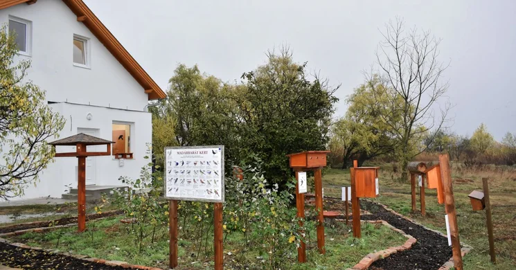 Szalakóta Látogatóközpont a Fehér-tónál