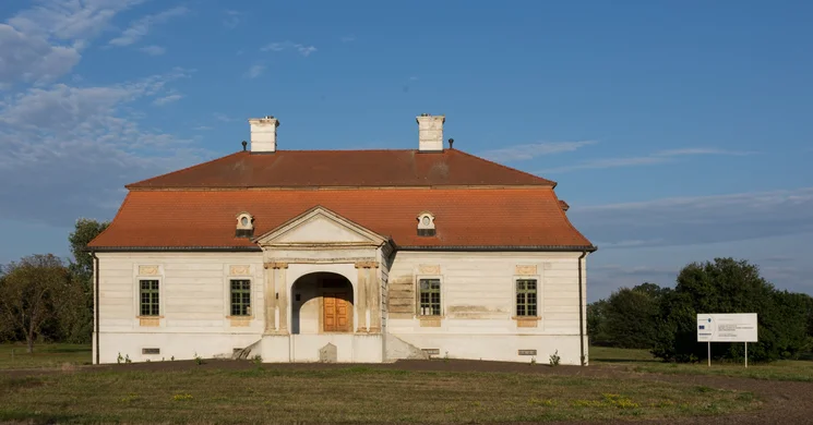Becsky-Kossuth Kúria Komlódtótfalu