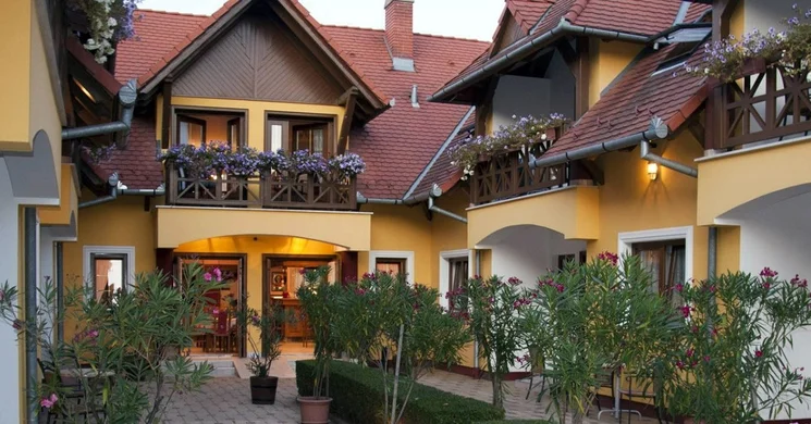 Friskó Panzió Étterem