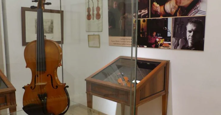 Magyar hegedűkészítők. Egy 20. századi hegedűkészítő műhely és magyar mesterhegedűk